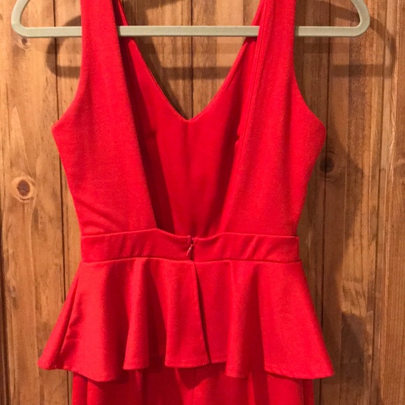 Red peplum low back dress - Picture 4 of 4
